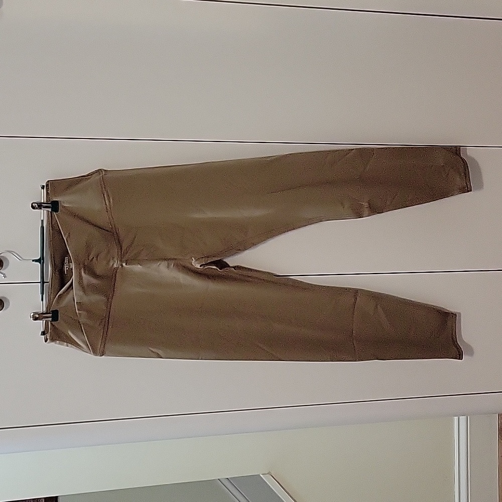 NWT Bandier Crossover Leggings